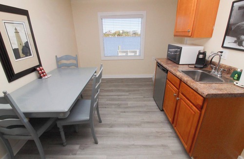 Nags Head Apartment | Flounder’s Flat 2 Queen Deluxe at Fin N Feather