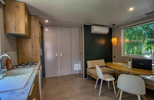 Saint-Vincent-de-Cosse House | Flower Camping Le Tiradou * - Mobil-Home Premium O'Hara 29-31m² (2ch-4pers) + Terrasse semi-couverte + Clim + LV + TV 4 personnes