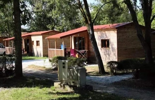 Montgeard Ski Chalet | Flower Camping Du Lac De Thésauque * - Chalet Comfort 35m2 2 bedrooms - air conditioning + TV + covered terrace 4 people