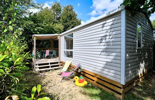 Anneyron House | Flower Camping La Chataigneraie * - Mobil home Premium 27m2 (2 bedrooms) + covered terrace +Dishwasher + TV + Air conditioning 4 people