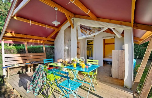 Anneyron House | Flower Camping La Chataigneraie * - Freeflower Comfort 22m2 (2 bedrooms) + covered terrace 5 people