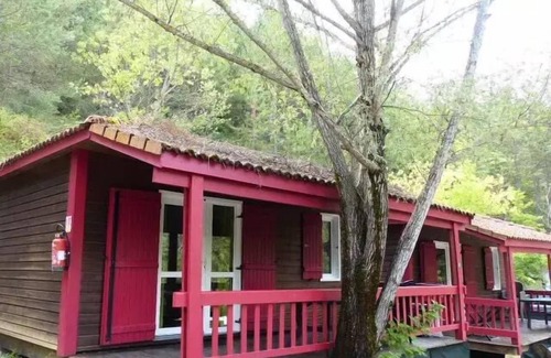 Die Ski Chalet | Flower Camping la Pinède * - Chalet Confort Authentik 34m2 - 2 bedrooms + covered terrace - 5 to 7 people - 5 pers. included in the tariff