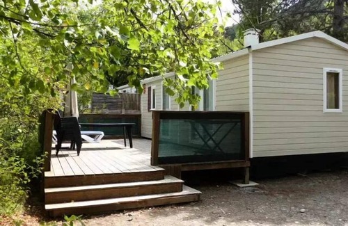 Die Ski Chalet | Flower Camping la Pinède * - Chalet Confort Authentik 34m2 - 2 bedrooms + covered terrace - 5 to 7 people - 5 pers. included in the tariff