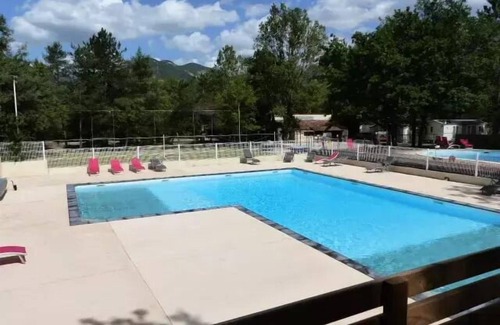 Die Ski Chalet | Flower Camping la Pinède * - Chalet Confort Authentik 34m2 - 2 bedrooms + covered terrace - 5 to 7 people - 5 pers. included in the tariff