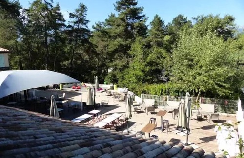 Die House | Flower Camping la Pinède * - Lodge Insolite Pinede 46m2 - 2 bedrooms + Covered terrace + Plancha - 5 to 7 people - 5 pers. included in the tariff
