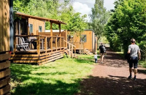 Saint-Paulien House | Flower Camping La Rochelambert * - Mobile home Premium 37m2 3 bedrooms + Terrace + TV + LV + BBQ + 2SDB + District Pieton 6 persons