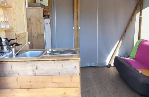 Banon House | Flower Camping le Epi Bleu * - Cabane Lodge sur pilingis Comfort 24m2 (2 bedrooms) - covered terrace 10m2 4 people