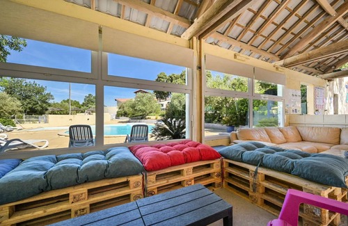 Castries House | Flower Camping le FONDESPIERRE * - Mobil-home Standard - 26m2 (2 bedrooms - air conditioning - TV) covered terrace 4 people
