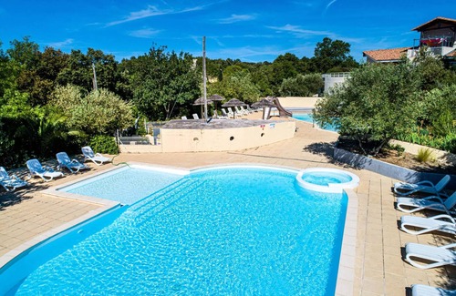 Castries House | Flower Camping le FONDESPIERRE * - Mobil-home COMFORT - 26m2 (2 bedrooms + air conditioning + tv) 4 people