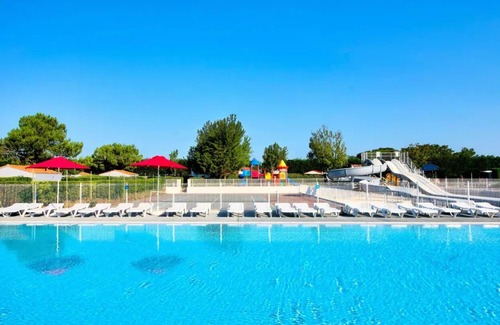 Loix House | Flower Camping Les Ilates * - Cabane Lodge sur pilingis STANDARD 34m2 (2 bedrooms) TV of which covered terrace 11m2 4 people