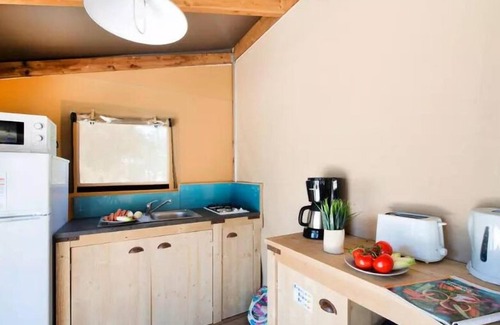 Loix House | Flower Camping Les Ilates * - Ecolodge Cotton canvas COMFORT 35m² (2 bedrooms) including 11m² covered terrace + TV for 5 people