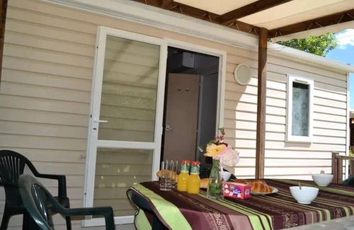 Grignan House | Flower Camping LES TRUFFIERES * - Mobile home Domino STANDARD 24m2 - 2 bedrooms + TV + semi-covered terrace 10m2 4 people