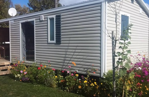 Brehemont House | Flower Camping Loire et Châteaux * - Mobil-home Standard 27m2 (2 bedrooms) + integrated terrace 4 people