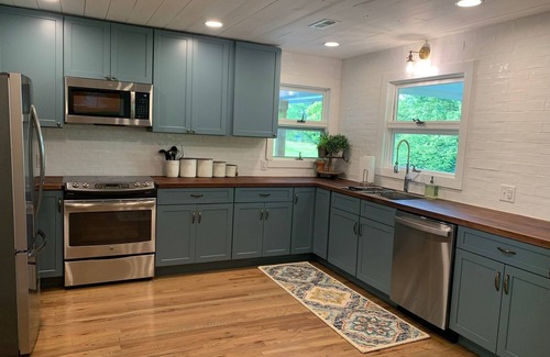 Scottsville Other | Flower Farm 3 BR/2 BA Mid Century Farmhouse near Mammoth Cave, Corvette Museum