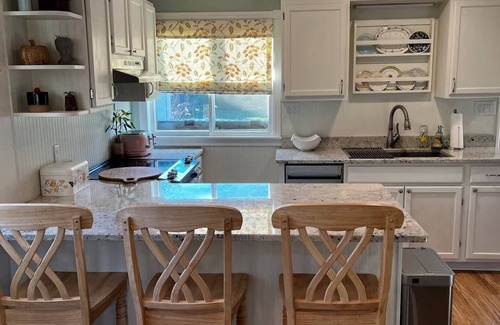 Walworth House | Flower Field Cottage Near Geneva Lake
