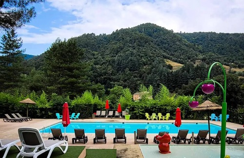 Les Ollieres-sur-Eyrieux House | Flower Camping Mas de Champel * - Homeflower Premium 26.5m² - 2 bedrooms + terrace + TV + Air conditioning + Sheets + Towels 4 people
