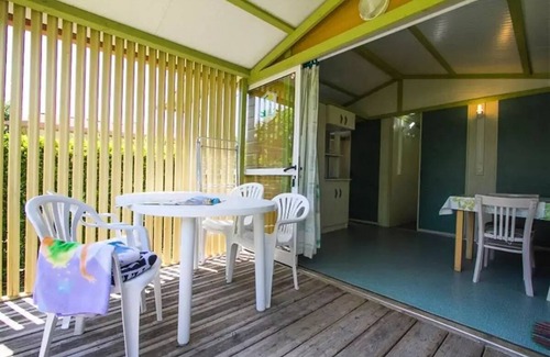 Saint Nazaire sur Charente Ski Chalet | Flower Camping L'Abri-Côtier * - Chalet 25m2 CONFORT - 2 bedrooms + covered terrace + TV 5 persons