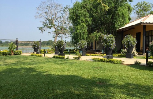 Mahasenpura House | Flower Garden Lake Resort