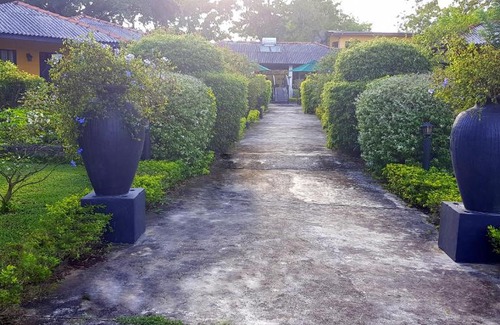Mahasenpura House | Flower Garden Lake Resort