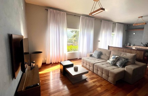 Nogueira House | Flower House on the Mountain