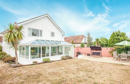 Roundham Cottage | Flower Pots House - UK39782