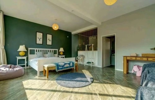 Huairou Bed & Breakfast | Flower Yard