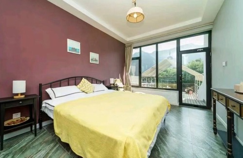 Huairou Bed & Breakfast | Flower Yard