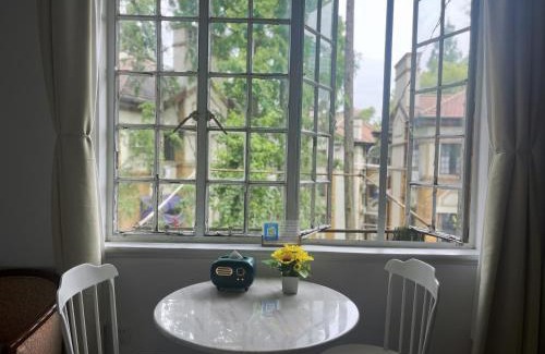 Huaihai Road Commercial Area Apartment | flower155