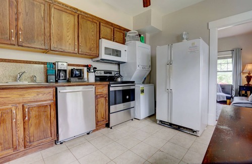 Shelby Park House | Floydwood Entire · Entire Building 14BD 4BA Victorian Area Downtown