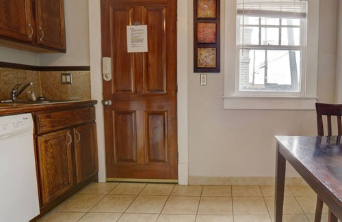 Shelby Park House | Floydwood Entire · Entire Building 14BD 4BA Victorian Area Downtown