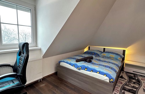 Prague 12 House | flumen stays I Cozy house with free parking & garden, close to public transport