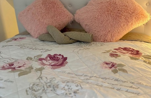 Prague 12 House | flumen stays I Cozy house with free parking & garden, close to public transport
