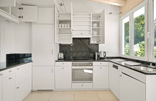 Oberstrass Apartment | Fluntern 4.5 Room w/Storage & W/D, 7 mins to Mkt