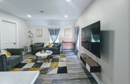 Flushing Apartment | Flushing Centennial Farmhouse,Apt B-Fully stocked