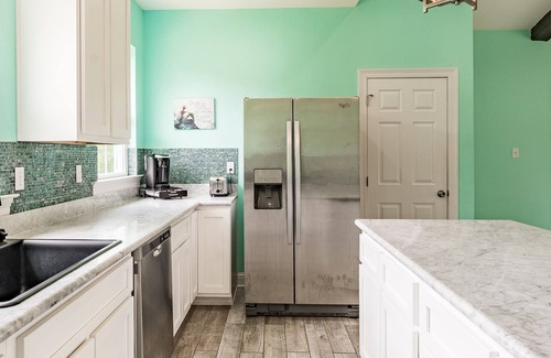 Ocean Springs House | Fly Away From The Day-To-Day! Quiet & Peaceful 2BR Oasis yet close enough to all