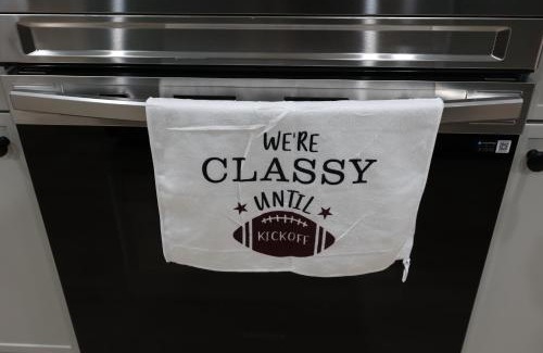 East Parkside Apartment | Fly Eagles Fly & Stay Philly Adventure