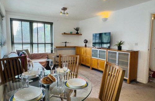 Crawley City Centre Apartment | Fly Hi-Town Centre Apartment