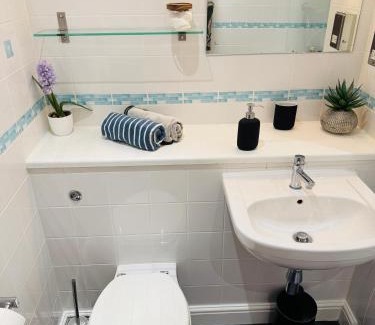 Crawley City Centre Apartment | Fly Hi-Town Centre Apartment