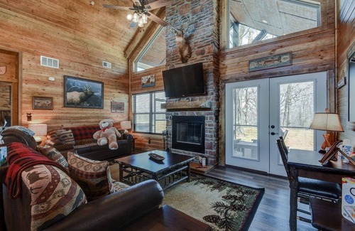 Branson Cedars Cabin | Fly Rod Lodge - Premium cabin | 2 Bed, 2 Bath