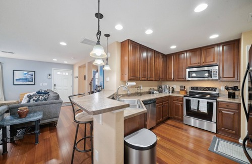 Walnut Grove House | Flyer's Nest Townhome