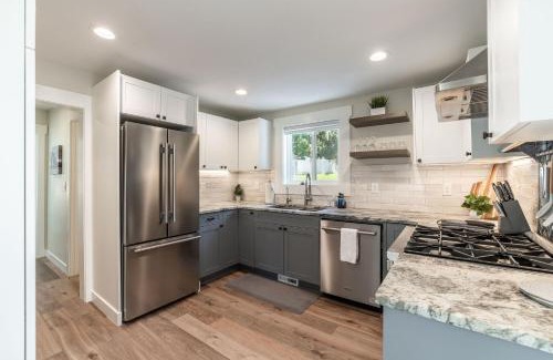 Coeur d'Alene House | Flying Colors Cottage Walk to Downtown
