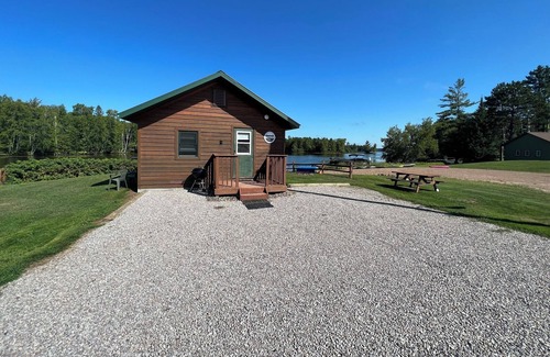 Phillips Cabin | Flyway Resort ‘The Fishing Hole’ on Wilson Lake