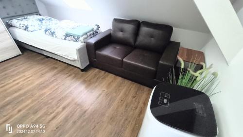 Kelsterbach Apartment | FMI33 Next to Airport