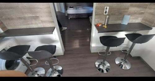Kelsterbach Apartment | FMI33 Next to Airport