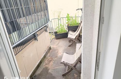 Kelsterbach Apartment | FMI33 Next to Airport