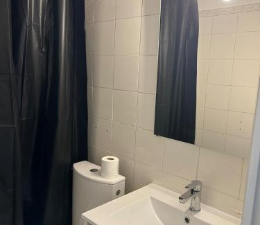 Beziers City Centre Apartment | Foch 3-Studio-Beziers center -wifi -tv connected