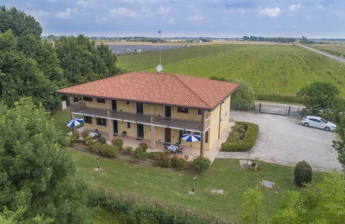 Marano Lagunare Apartment | Folaghe 4, apartment with terrace overlooking the grove