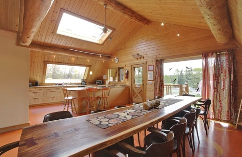 Calgary Cabin | Folk Tree Lodge - A unique log cabin getaway