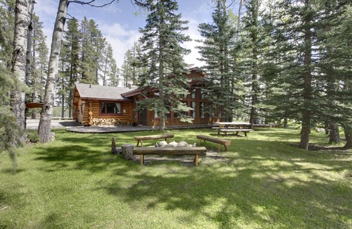 Calgary Cabin | Folk Tree Lodge - A unique log cabin getaway