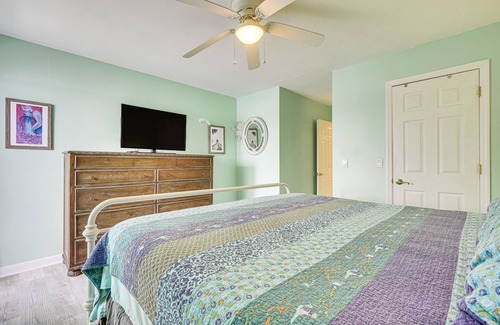 Folly Beach Apartment | Folly Beach Retreat w/Pool Access & River Views!